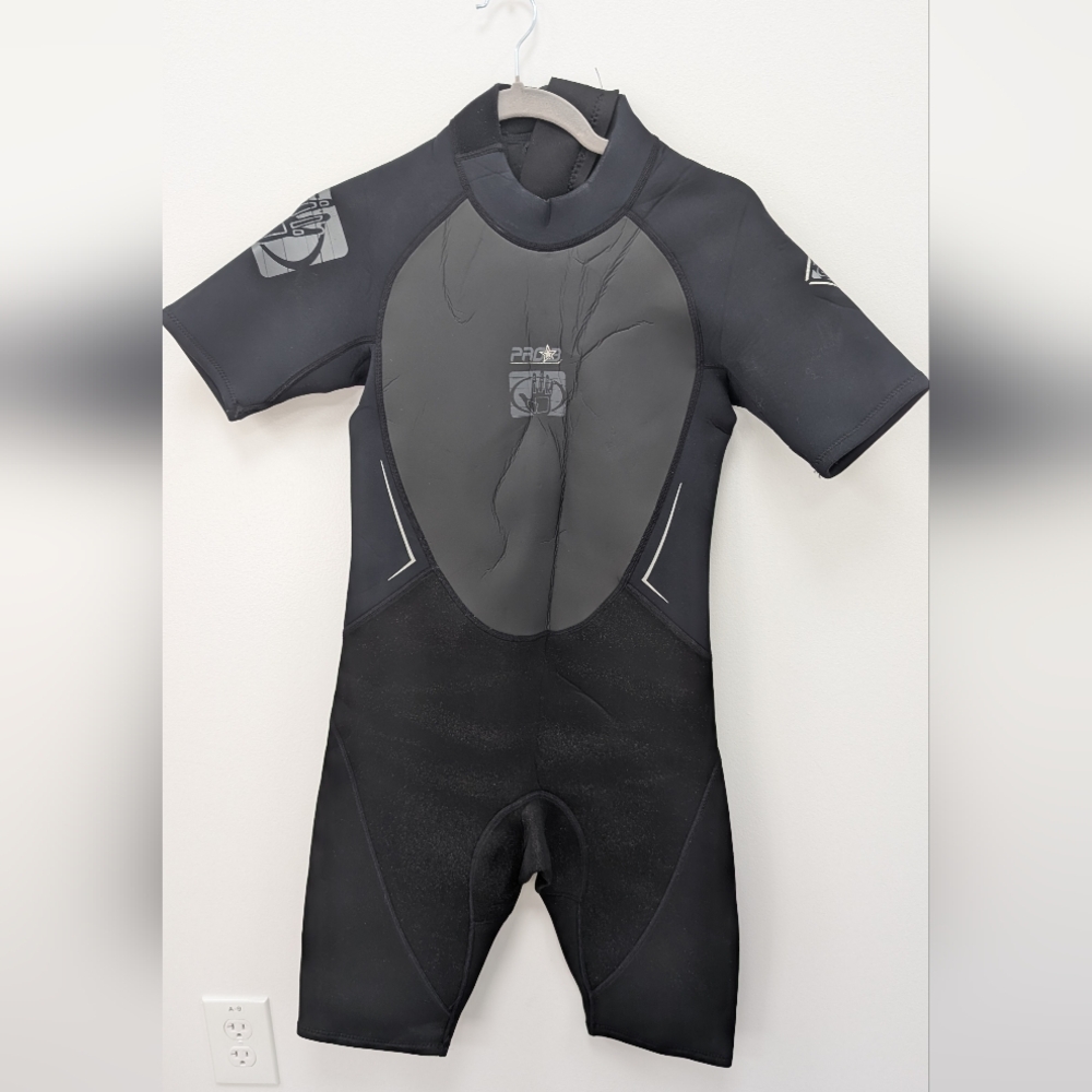 Body Glove Kids Black and Gray Shorty Wetsuit